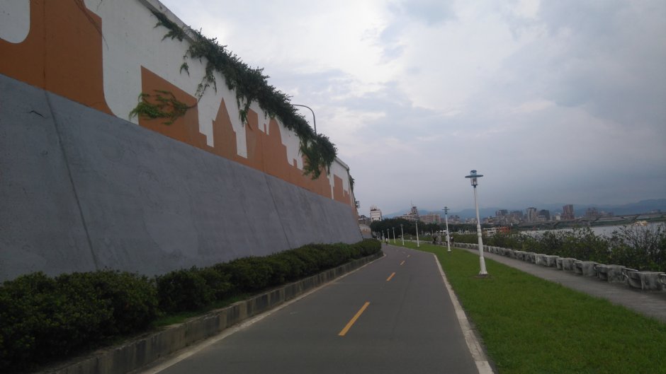 淡水河右岸 攝影：Lu