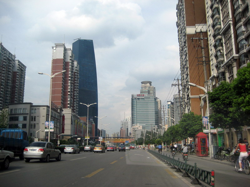 旁街景 攝影：李俊