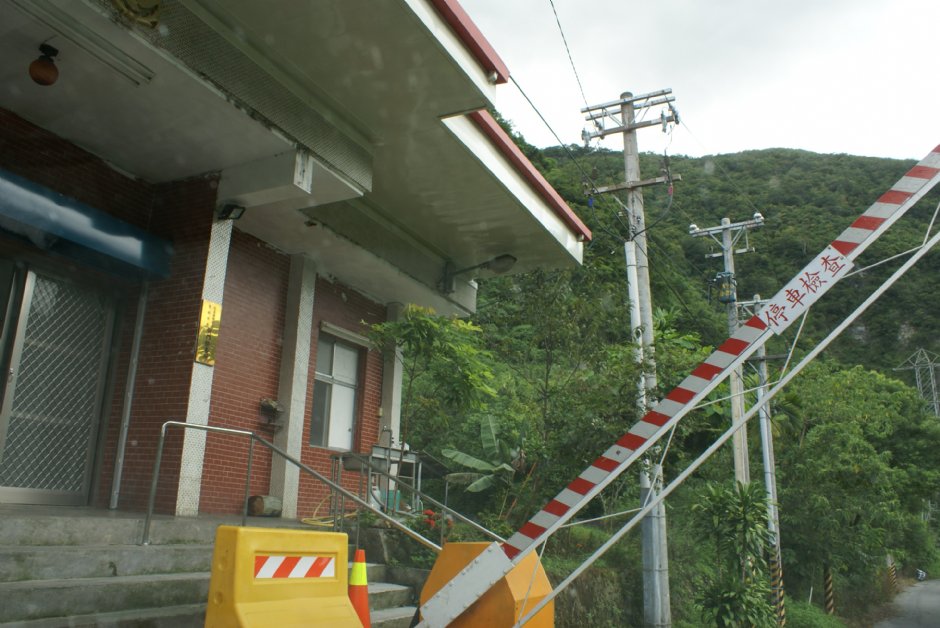 銅門檢查哨 攝影：Eva隨手拍