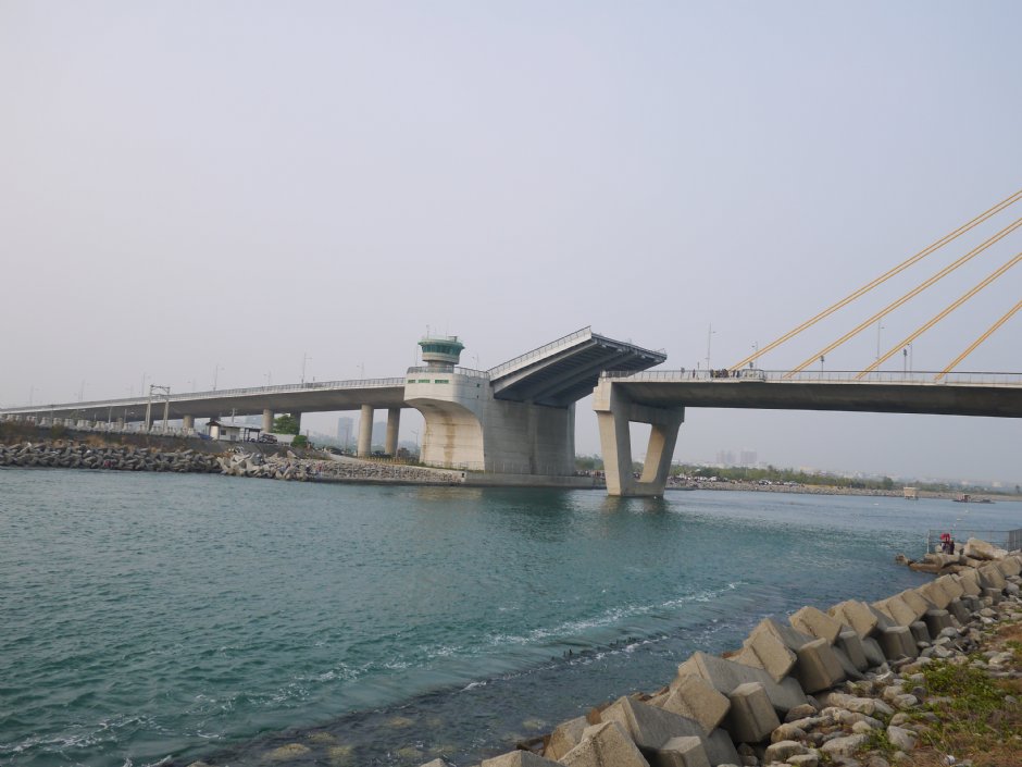 大鵬灣跨海大橋開啟 攝影：三井