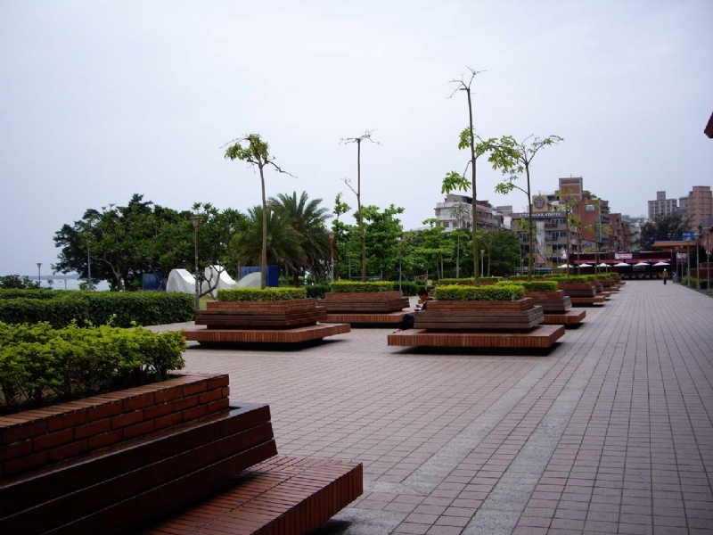 捷運站旁水岸公園 攝影：老山羊部落格