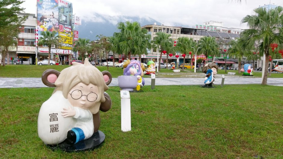 前站外的烏龍院漫畫主題廣場 攝影：Eva隨手拍