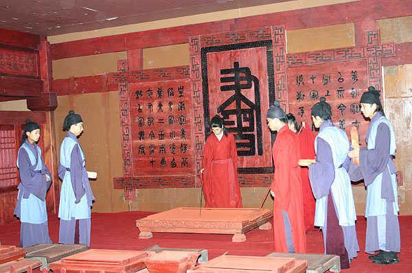 橫店影視城內表演 攝影：馮順