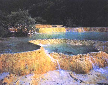 芳流池 攝影：四川旅遊信息網