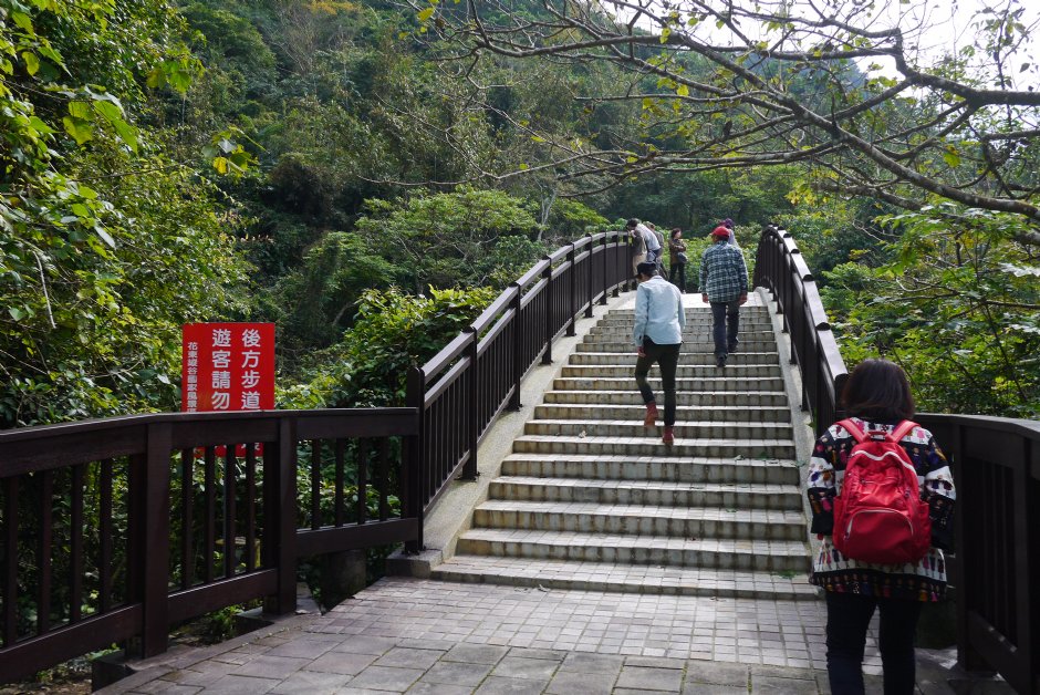 羅山瀑布觀景拱橋 攝影：旅遊王攝影組