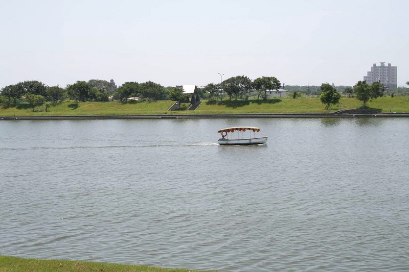 冬山河寧靜湖面 攝影：老山羊部落格