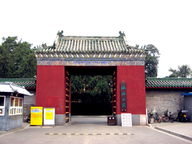 入口牌樓 攝影：方盛文
