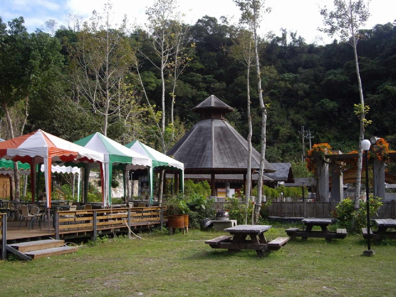 親水公園的休憩台 攝影：老山羊部落格