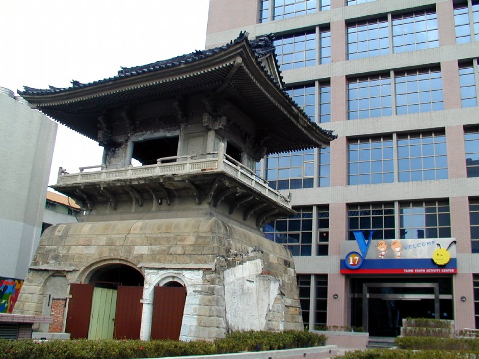 鐘樓廣場 攝影：陳瑞峰