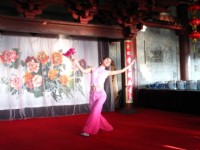 城隍閣內的表演<br/> 攝影：馮順