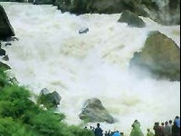 虎跳峽<br/> 攝影：四川旅遊信息網