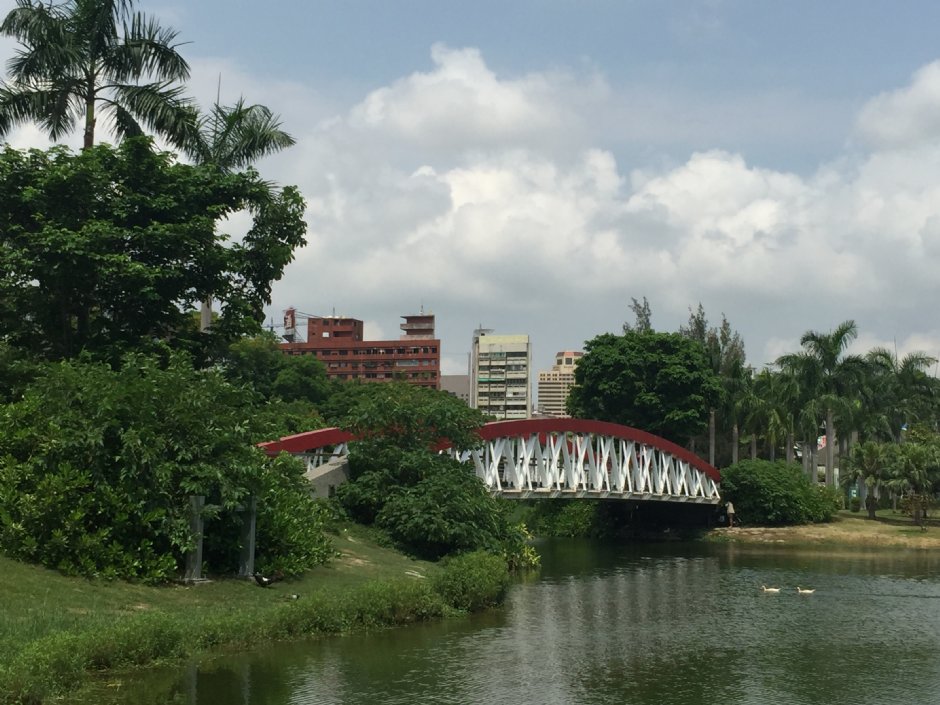 中央公園內紅橋 攝影：旅遊王攝影組