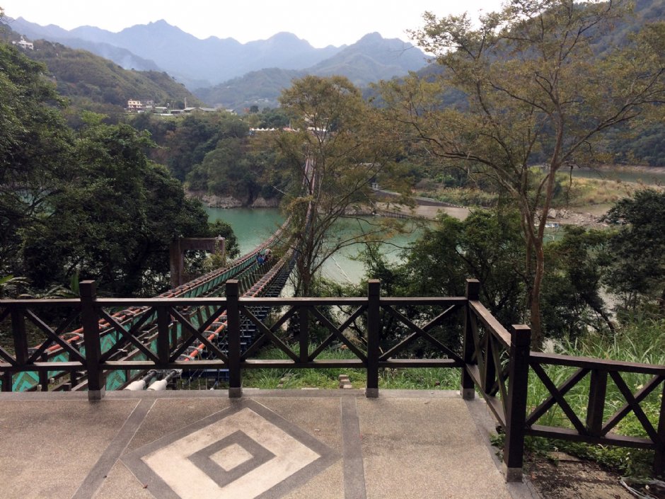 新溪口吊橋下步道 攝影：Eva隨手拍