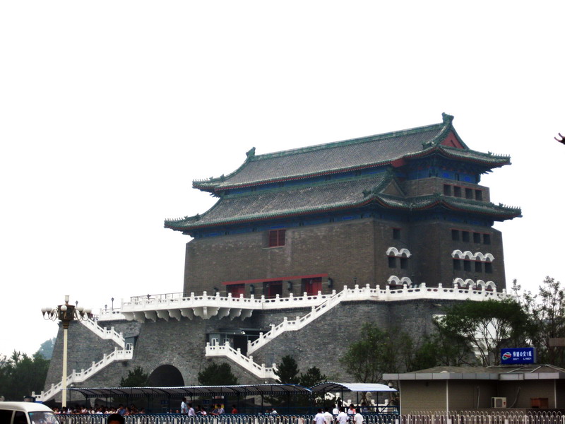 側拍園內建築 攝影：方盛文
