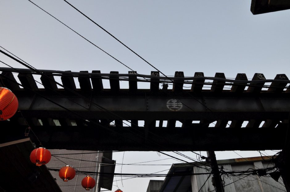 從老街上方經過的鐵道 攝影：Kavin
