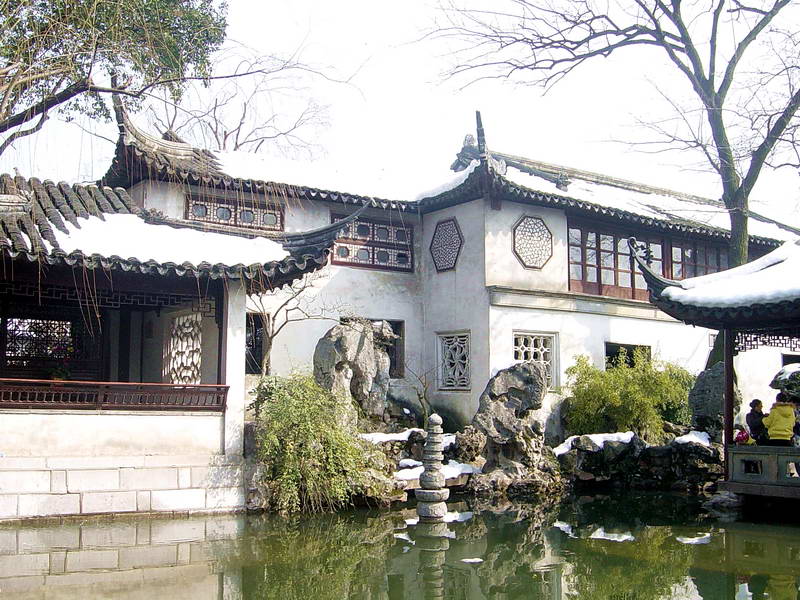 臨水而建的建築 攝影：孫菽蔓