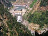 遠眺德基水庫 (圖為下游之谷關大壩)<br/> 攝影：老山羊資訊網