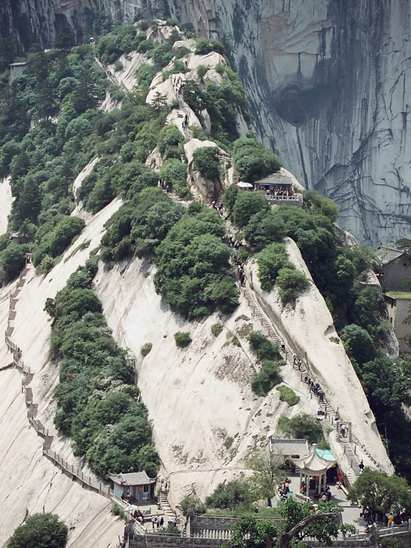 稜線步道與山壁棧道 攝影：林明德