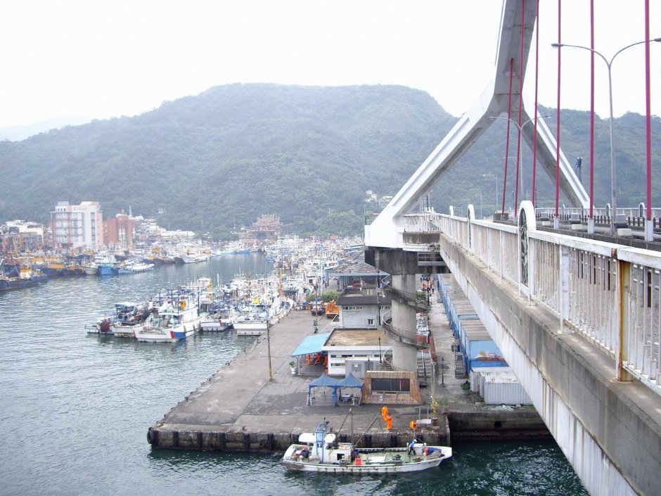 跨海大橋&橋下漁船 攝影：老山羊部落格
