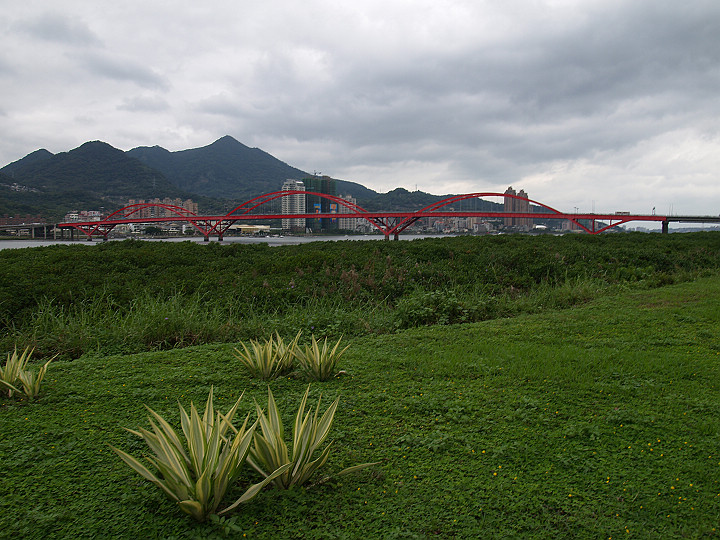 遠觀關渡大橋 攝影：kavin