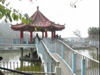 湖中的涼亭<br/> 攝影：張弘穎
