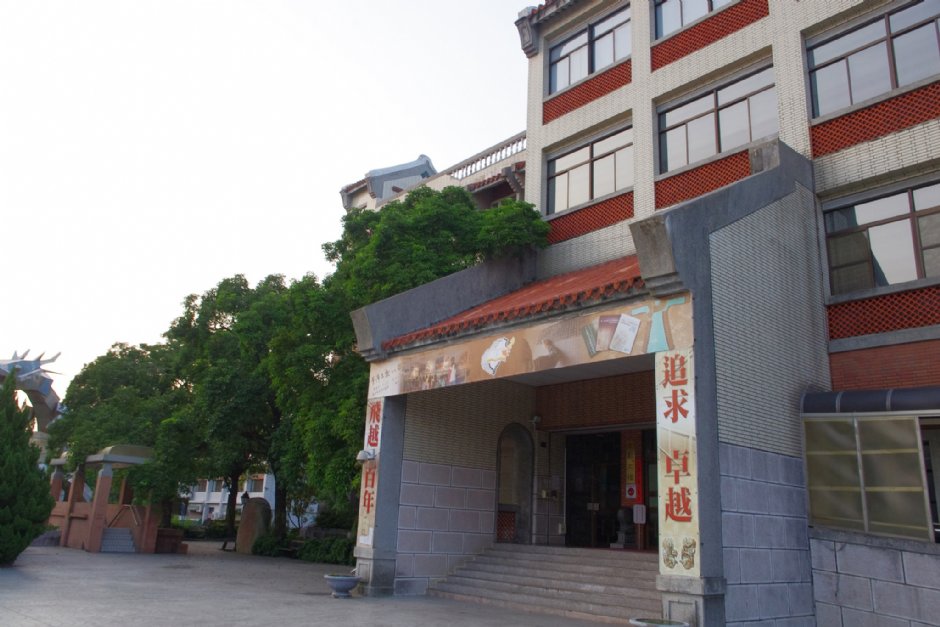 文獻大樓 攝影：Eva隨手拍