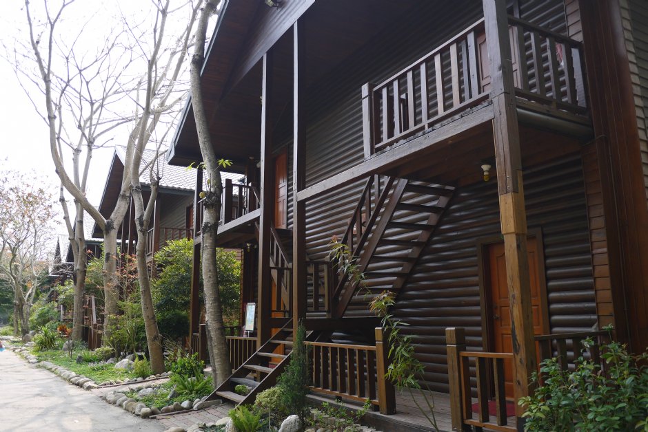 南元花園休閒農場湖上渡假原木屋 攝影：三井