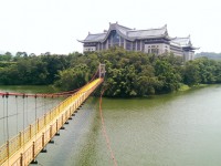細茅埔吊橋與天恩彌勒佛院<br/> 攝影：Eva隨手拍
