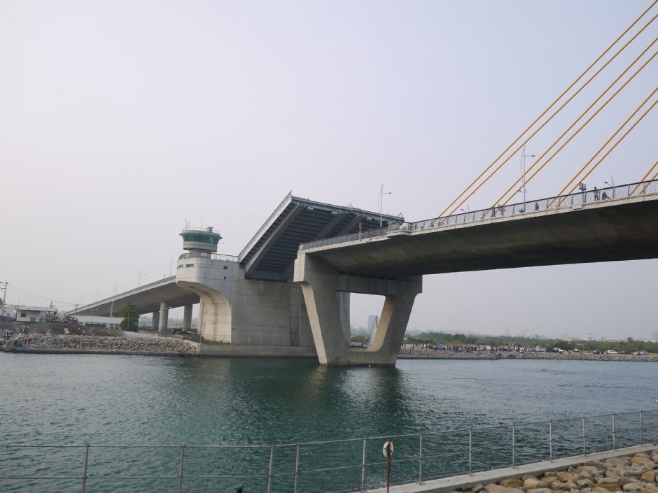 大鵬灣跨海大橋開啟 攝影：三井