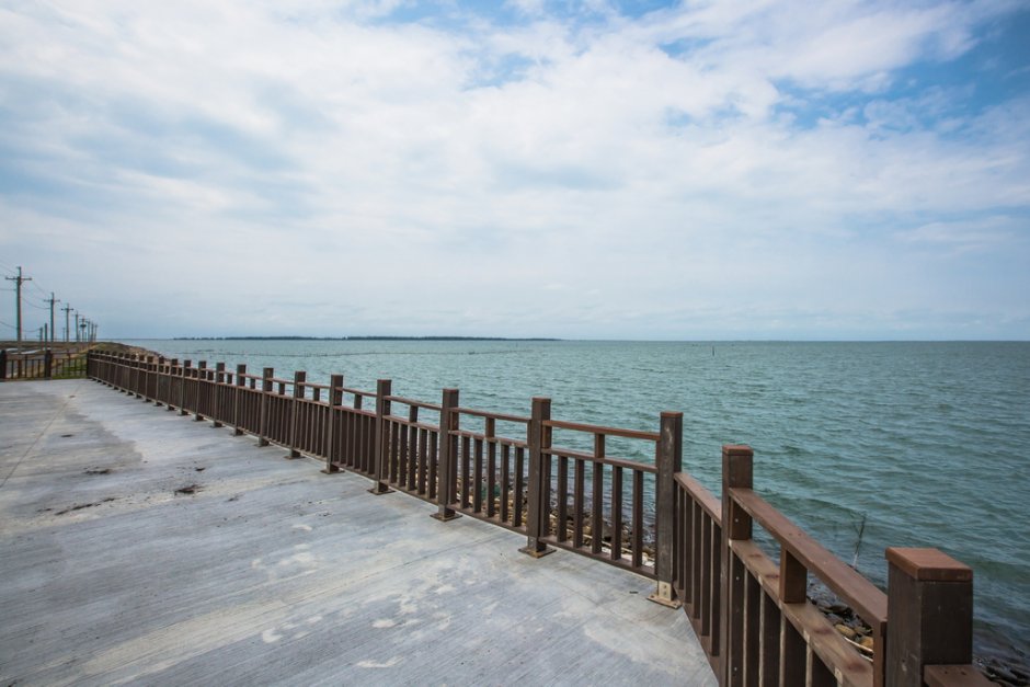 七股潟湖旁堤岸步道 攝影：照片來源_雲嘉南濱海國家風景區管理處