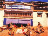 翩翩而舞<br/> 攝影：四川旅遊信息網
