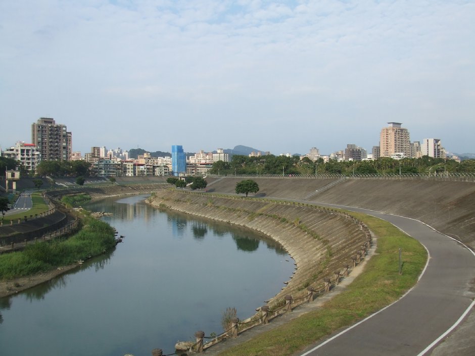 景美溪左岸 攝影：Lu
