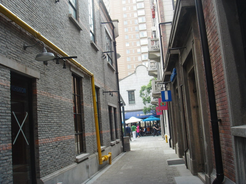 磚瓦牆&現代建築 攝影：余燕鳳