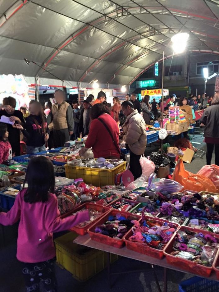 夜市攤位 攝影：葫蘆墩觀光夜市 提供