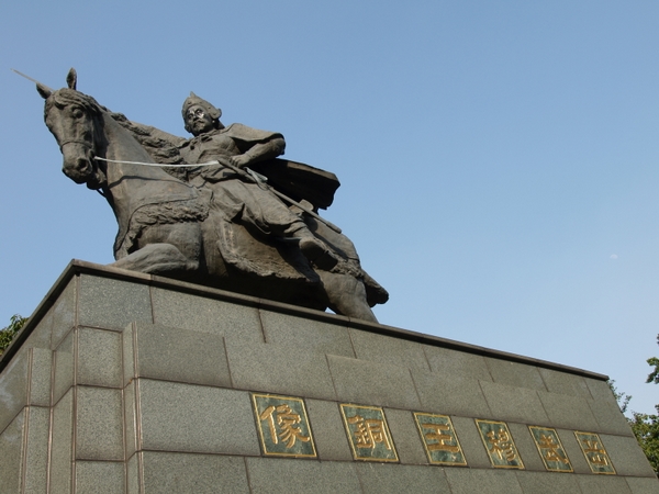 岳武穆王銅像 攝影：kavin