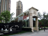 后街地鐵入口<br/> 攝影：李俊