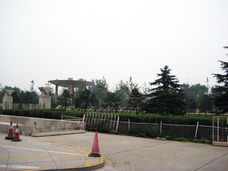 廣場旁小公園 攝影：方盛文