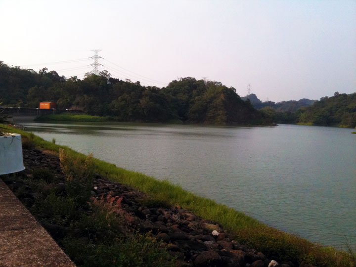 白河水庫土石壩體 攝影：林山景