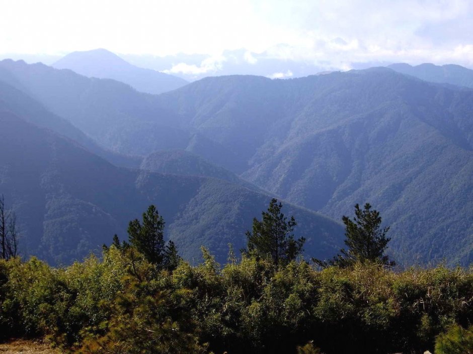麟趾山 觀南橫公路的關山 攝影：老山羊資訊網