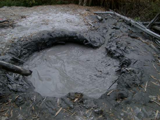 泥火山一景 攝影：老山羊資訊網