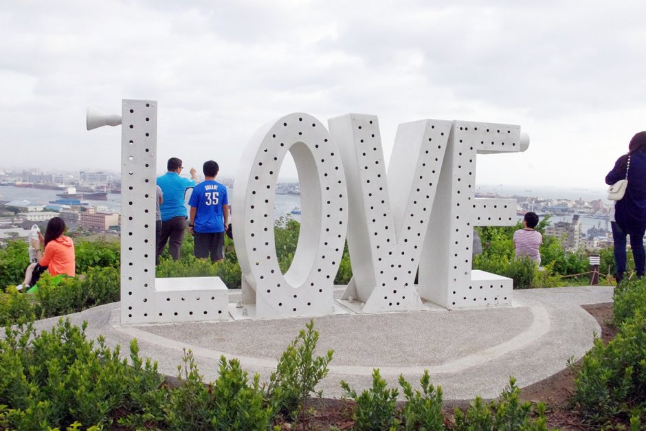 觀景台上的LOVE地標是熱門打卡點 攝影：Eva隨手拍