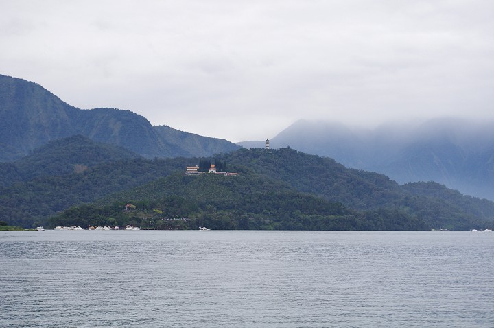 涵碧步道眺望日月潭美景 攝影：Eva隨手拍