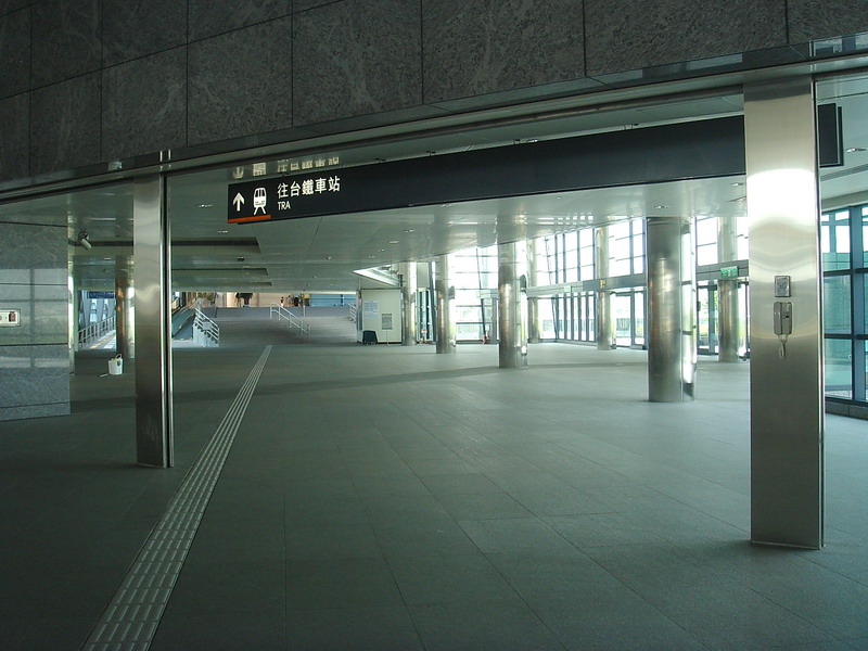 往台鐵轉乘車站 攝影：余燕鳳