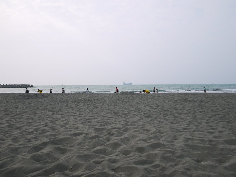 西子灣海水浴場 攝影：三井