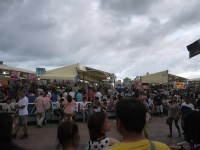 金鑽夜市越晚人越多<br/> 攝影：三井