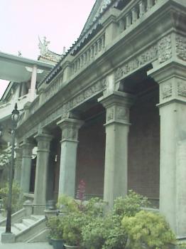 石柱廊間 攝影：郭香妙