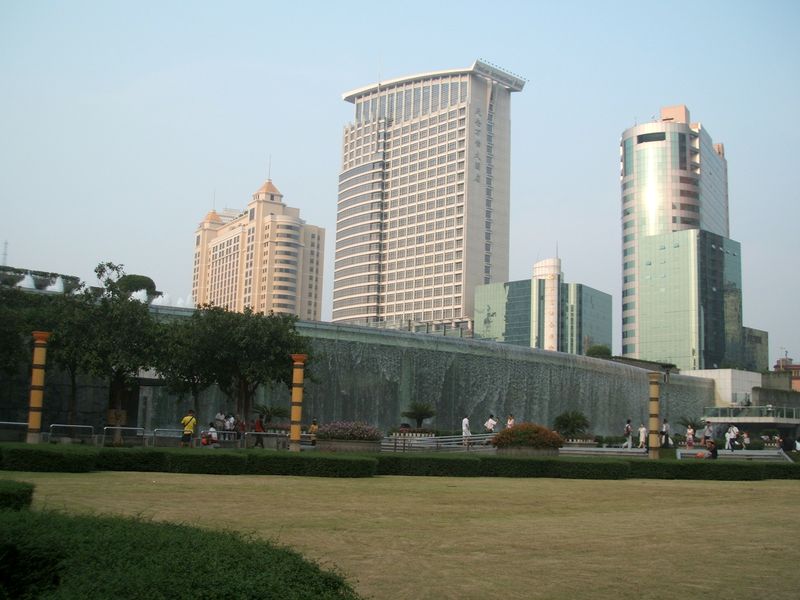 水幕瀑布與廣場 攝影：沈必昇