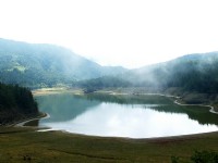 湖面雲霧繚繞<br/> 攝影：amo