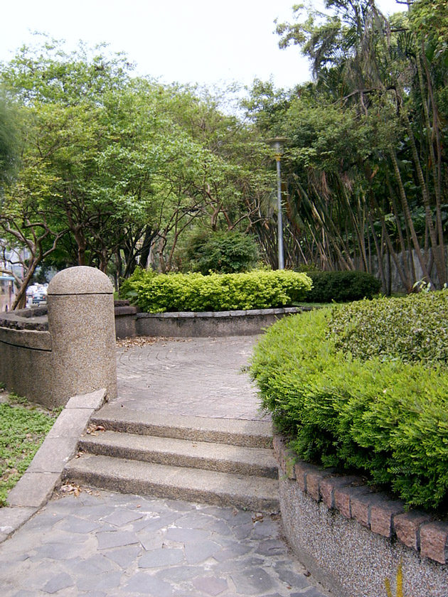 步道盡頭小廣場 攝影：曾婉玲