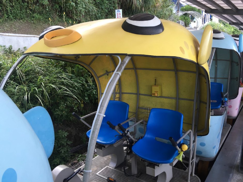 鐵道自行車車廂為可愛的河豚造型 攝影：Eva隨手拍